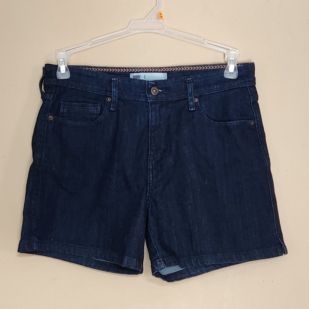 LEVI'S W Shorts Sz 6, W28 But Fits 31 In, Jean Shorts  Blue Denim Dark Mid Rise